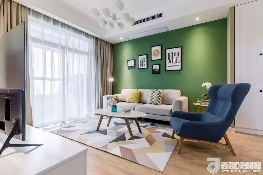 沙發(fā)背景墻選對(duì)裝飾畫，才能美了整個(gè)客廳空間！