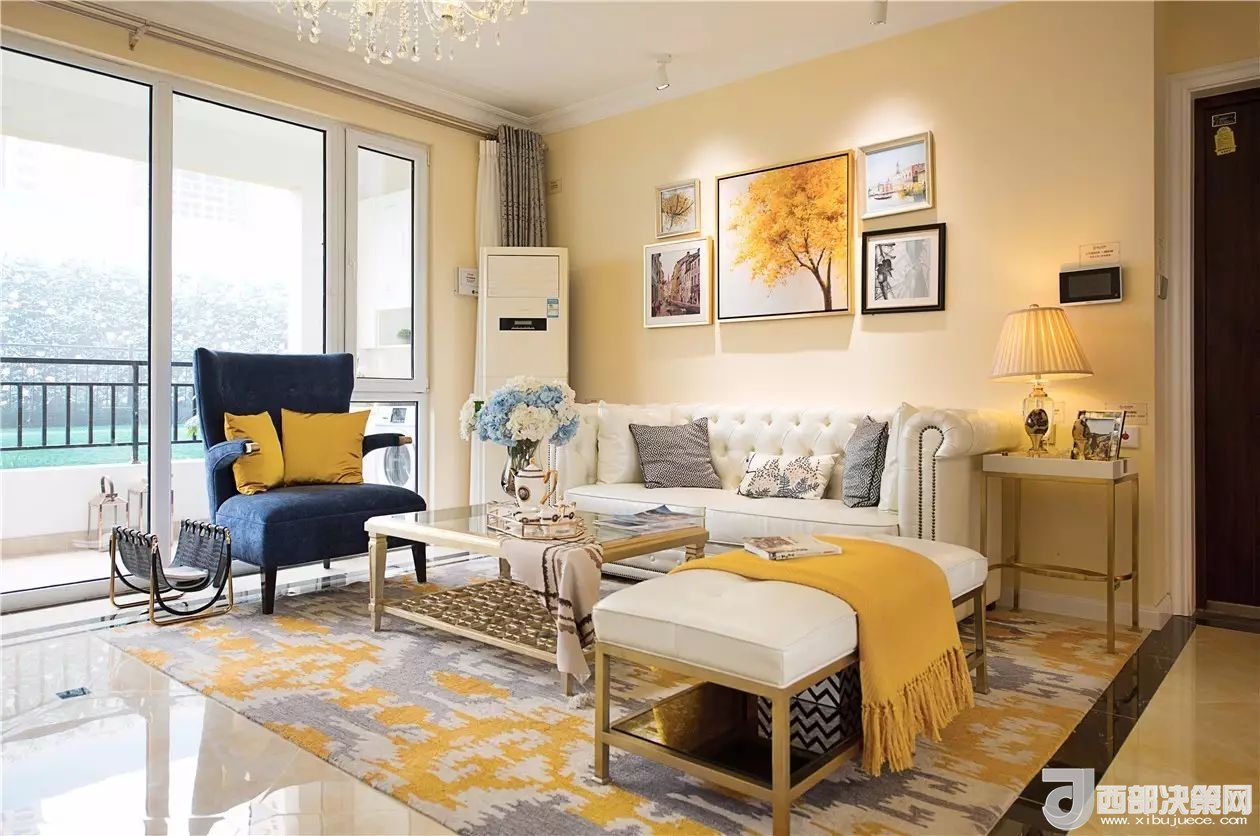 沙發(fā)背景墻選對(duì)裝飾畫，才能美了整個(gè)客廳空間！