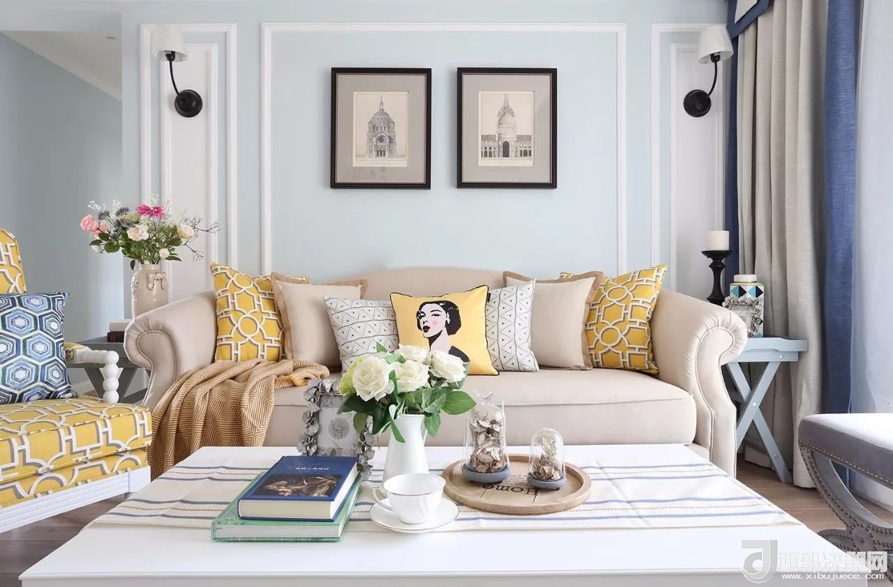 沙發(fā)背景墻選對(duì)裝飾畫，才能美了整個(gè)客廳空間！