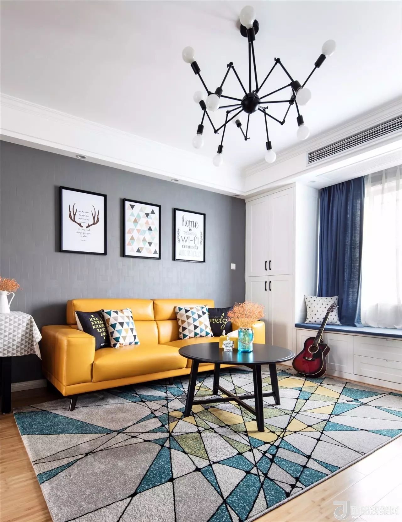 沙發(fā)背景墻選對(duì)裝飾畫，才能美了整個(gè)客廳空間！