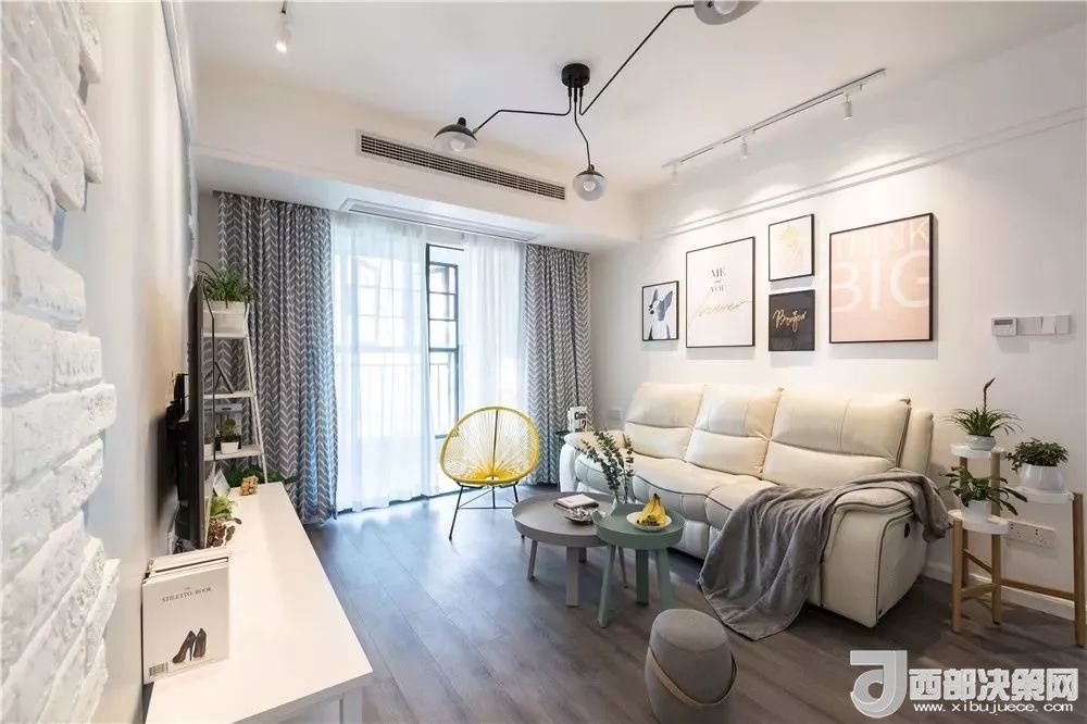 沙發(fā)背景墻選對(duì)裝飾畫，才能美了整個(gè)客廳空間！