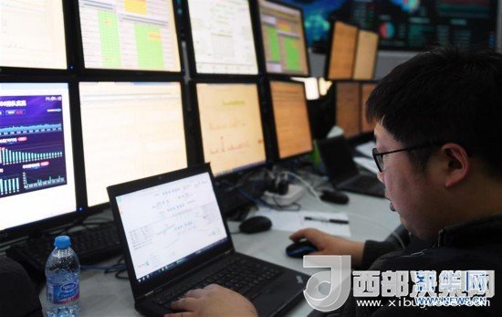 (新春走基層)(2)走進(jìn)12306鐵路售票系統(tǒng)后臺(tái)