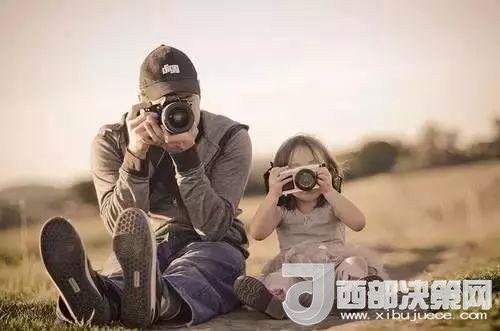 “曾子殺豬”故事在前，最近又有《父母說(shuō)好考了90分就去看海，被爽約后女孩離家出走》新聞在后。父母如果自己的行為“打臉”了，又怎么能在孩子面前掌握教育的主動(dòng)權(quán)。