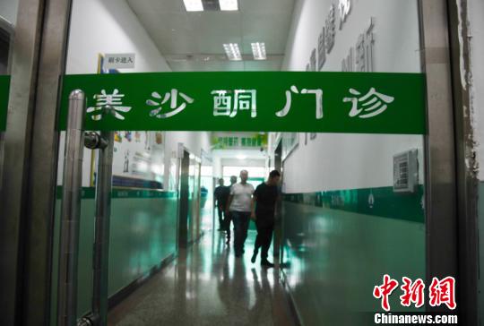 有數(shù)據(jù)顯示，十年來，山西省司法行政戒毒系統(tǒng)累計(jì)收治戒毒人員總數(shù)6萬余人。截至目前，在冊強(qiáng)制隔離戒毒人員、自愿戒毒人員、戒毒康復(fù)人員、美沙酮維持治療人員共1.2萬余人?！⊥踅ㄜ?攝