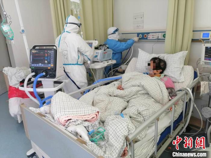 四川援助湖北醫(yī)生：幫患者打開心結(jié)，也是“良藥”