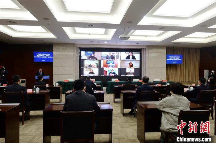 青羊區(qū)2020年重大項目在線集中簽約儀式現(xiàn)場。青羊區(qū)委宣傳部供圖