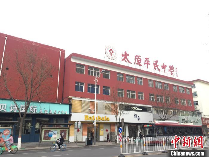 所有師生實行“日報告”“零報告”制度，確保開學后校園衛(wèi)生安全?！「呷鸱?攝