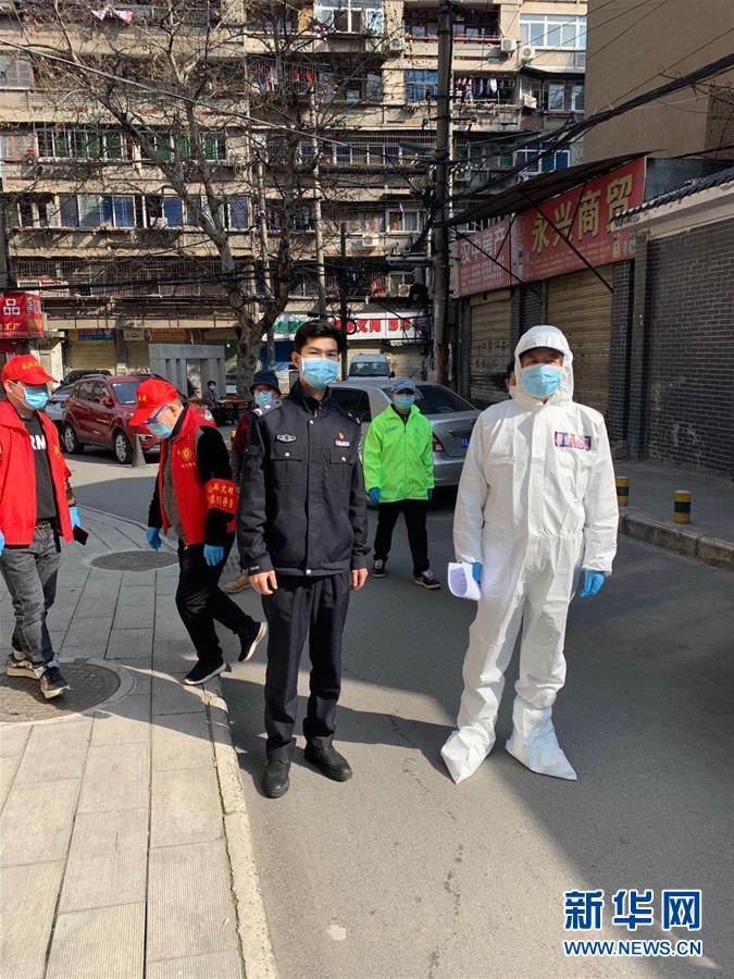 （習(xí)近平致敬的戰(zhàn)“疫”英雄·公安干警篇·圖文互動(dòng)）（6）他們，抗疫一線鑄警魂