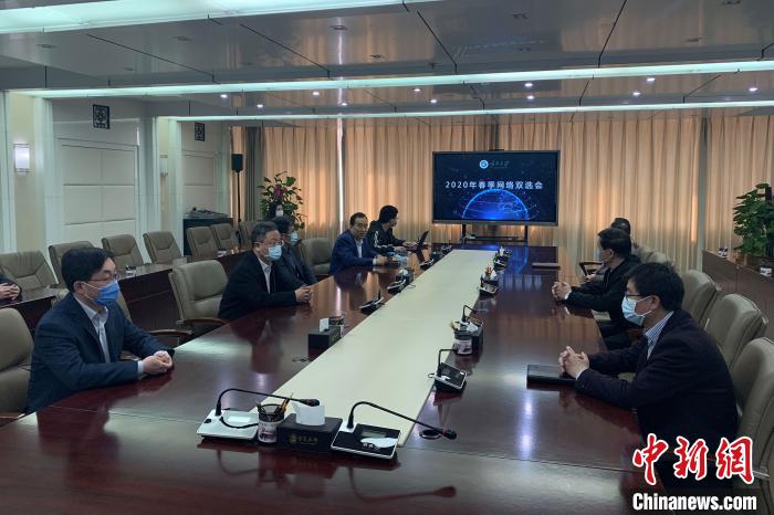 寧夏大學(xué)2020年春季首場綜合類“網(wǎng)絡(luò)雙選會”現(xiàn)場?！±钆迳?攝