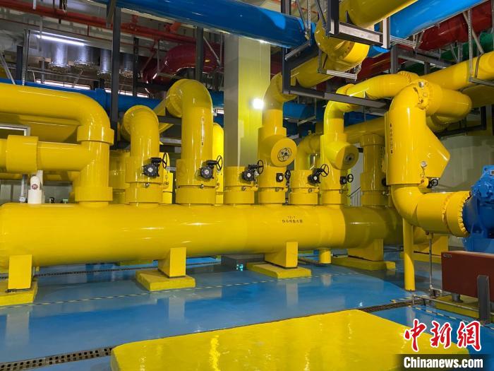 圖為中國移動云南數(shù)據(jù)中心冷卻系統(tǒng)?！⊥蹯簛?攝