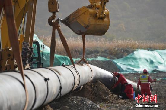 資料圖：天然氣管道施工現(xiàn)場。<a target='_blank'  data-cke-saved- >中新社</a>記者 蘇丹 攝