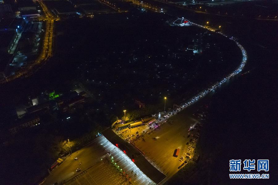 （新華全媒頭條·圖文互動(dòng)）（14）上下同心，守望相助——中國(guó)抗疫眾志成城的生動(dòng)實(shí)踐