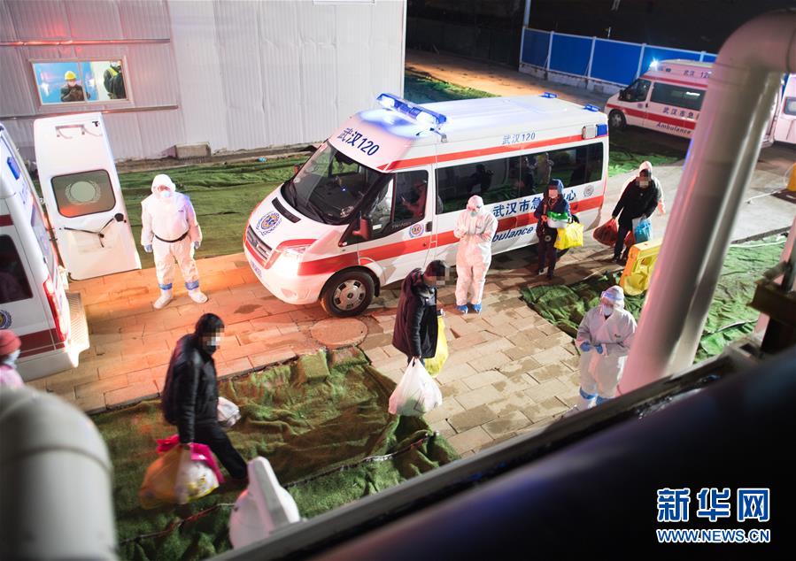 （聚焦疫情防控·圖文互動(dòng)）（11）分秒必爭(zhēng)！一切為了治病救人——中國抗疫生命至上的生動(dòng)實(shí)踐