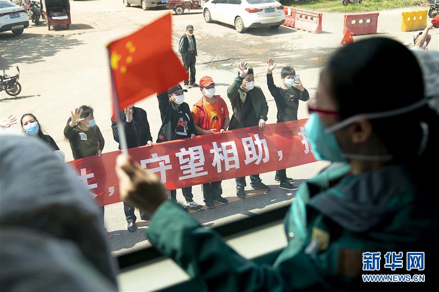 （聚焦疫情防控·圖文互動(dòng)）（1）分秒必爭(zhēng)！一切為了治病救人——中國抗疫生命至上的生動(dòng)實(shí)踐