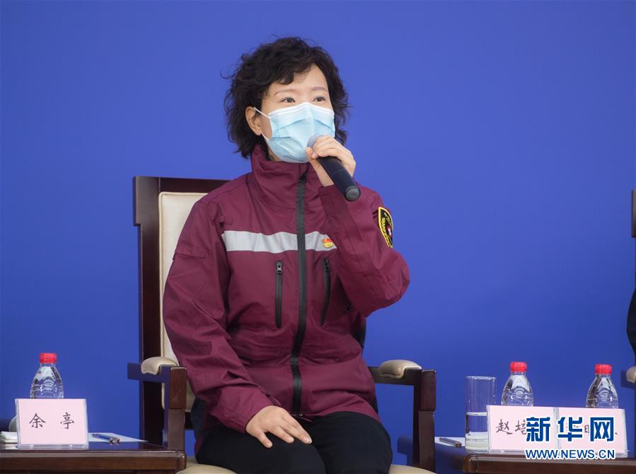 （聚焦疫情防控·圖文互動(dòng)）（5）分秒必爭(zhēng)！一切為了治病救人——中國抗疫生命至上的生動(dòng)實(shí)踐