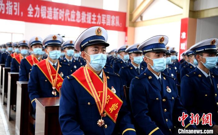 授銜表彰儀式現(xiàn)場(chǎng)。　劉忠俊 攝