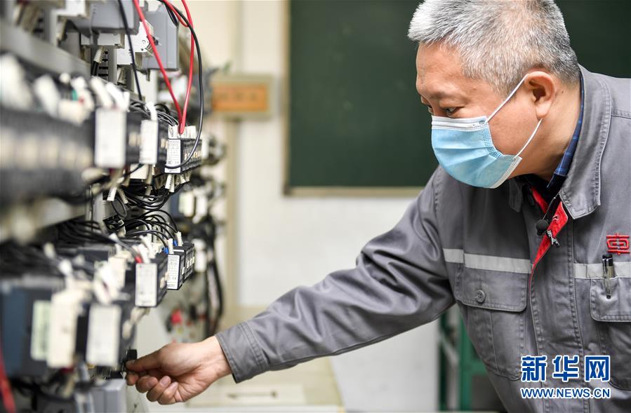 （在習近平新時代中國特色社會主義思想指引下——新時代新作為新篇章·習近平總書記關(guān)切事·圖文互動）（5）汗水的味道——記錄奮戰(zhàn)在復工復產(chǎn)一線的勞動者