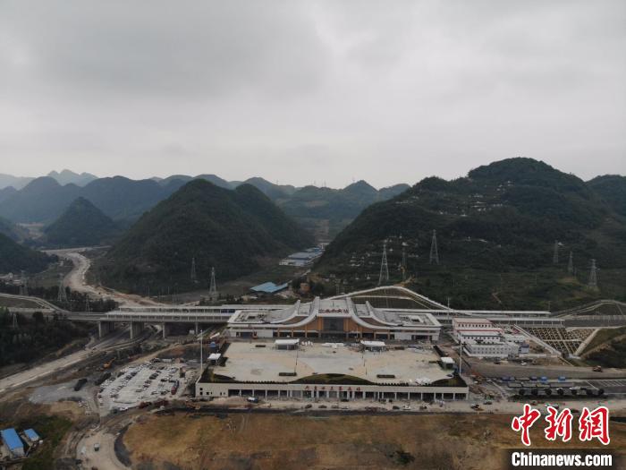 貴州省首條城際高速鐵路——安六鐵路開始聯(lián)調(diào)聯(lián)試。中國鐵路成都局集團(tuán)公司供圖