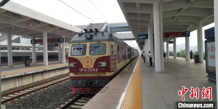 貴州省首條城際高速鐵路——安六鐵路開始聯(lián)調(diào)聯(lián)試。中國鐵路成都局集團(tuán)公司供圖