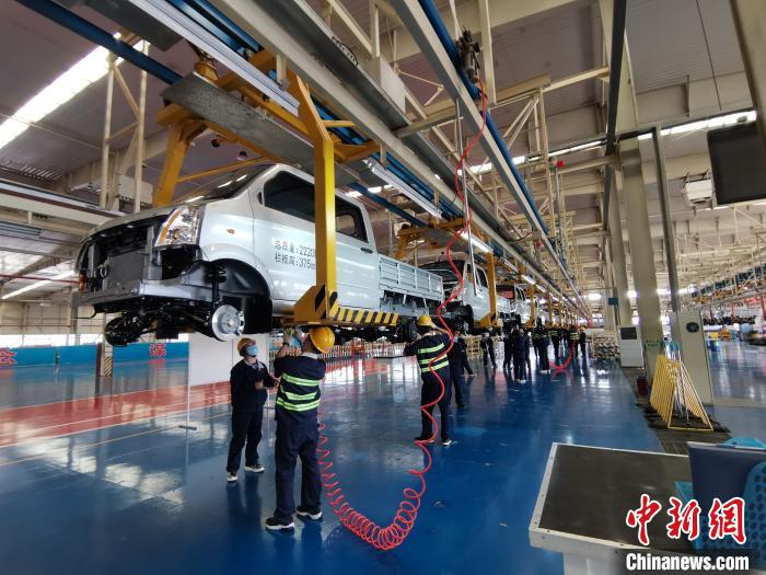 4月初，成功汽車全面復(fù)工復(fù)產(chǎn)。尤其是隨著疫情得到控制，該公司的生產(chǎn)力度也不斷加大。　高飛 攝