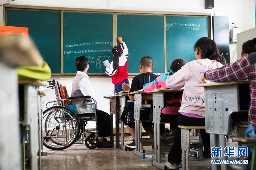 (新華全媒頭條·圖文互動(dòng))(2)刺梨花開滿山紅——記在貴州脫貧攻堅(jiān)一線奮斗的殘疾人