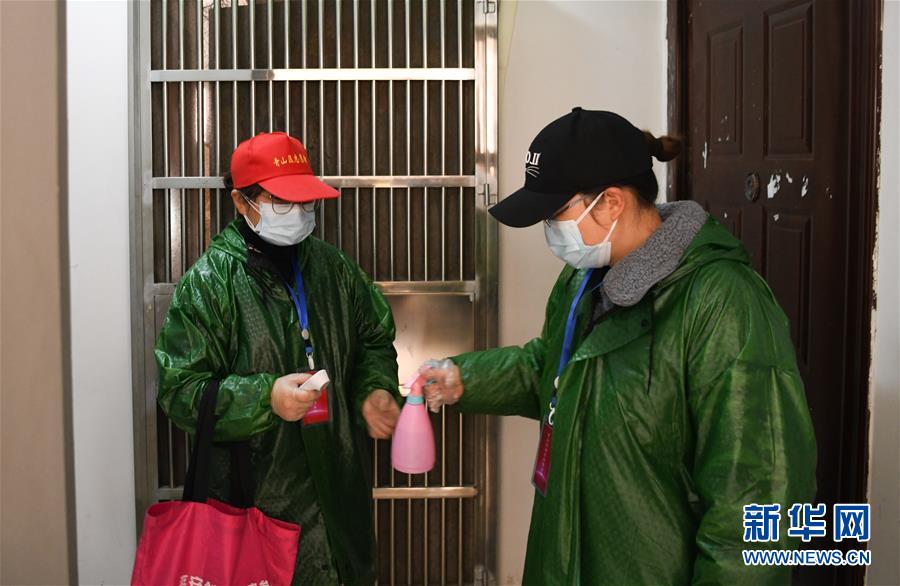 （新華全媒頭條·迎接兩會(huì)特別報(bào)道·圖文互動(dòng)）（10）不同尋常的兩會(huì) 萬(wàn)眾一心的力量——寫在2020年全國(guó)兩會(huì)召開之際