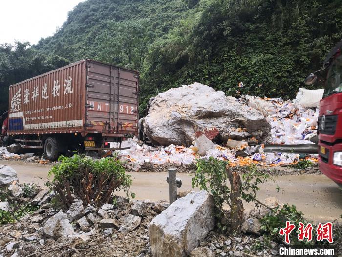 事故現(xiàn)場?！↑S鵬 攝