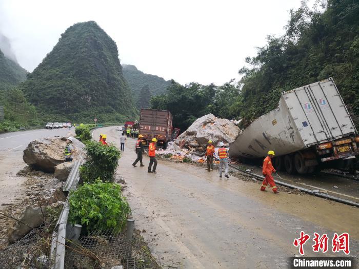 事故現(xiàn)場?！↑S鵬 攝