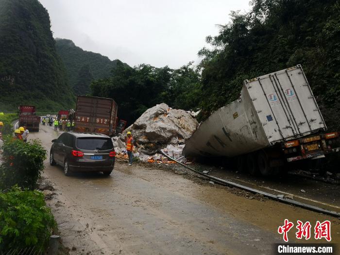 事故現(xiàn)場?！↑S鵬 攝