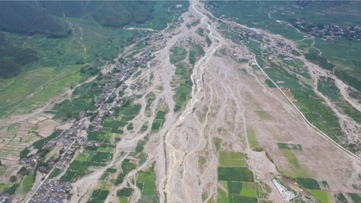 ▲圖為涼山冕寧山洪現(xiàn)場(chǎng)，來(lái)源：四川消防。