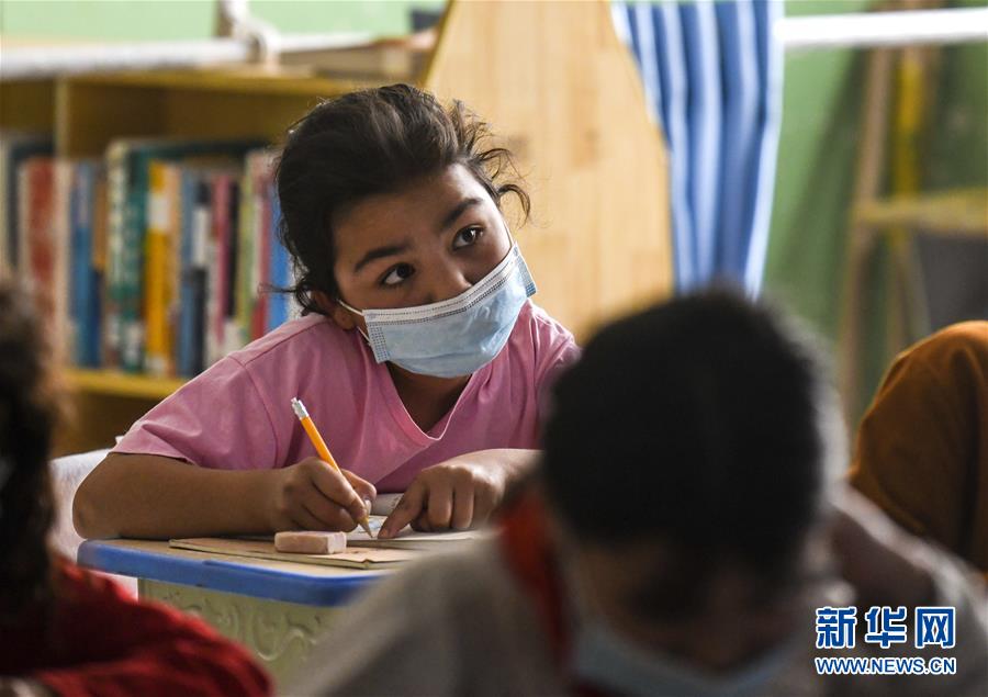 （新華全媒頭條·圖文互動）（13）旗引天山南北　譜寫發(fā)展新篇——以習近平同志為核心的黨中央關(guān)心新疆工作紀實