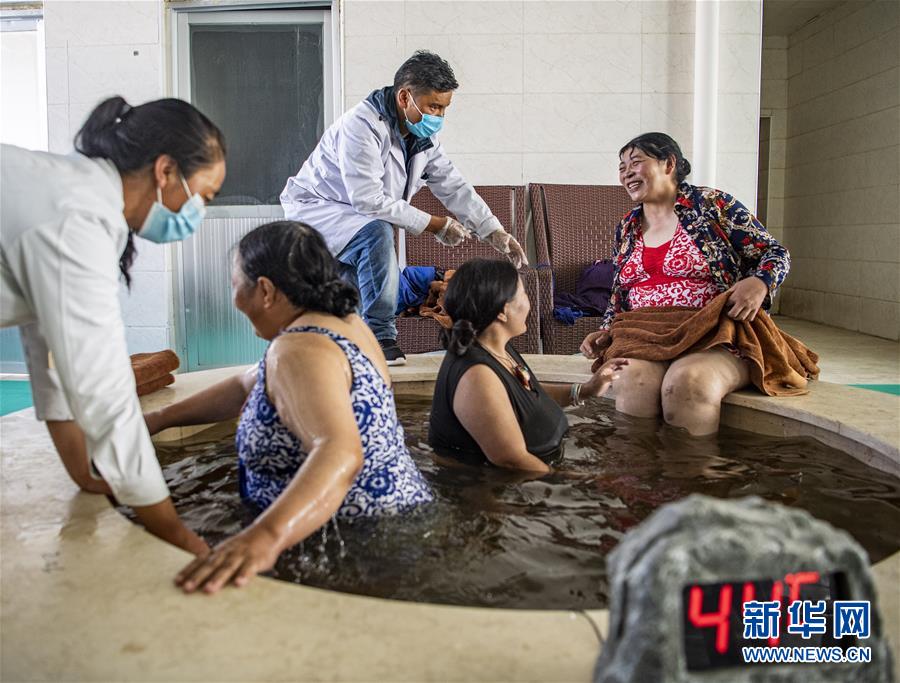 （新華全媒頭條·走向我們的小康生活·圖文互動(dòng)）（10）扎西德勒，我們的新家園——西藏易地扶貧搬遷搬出幸福美好新生活