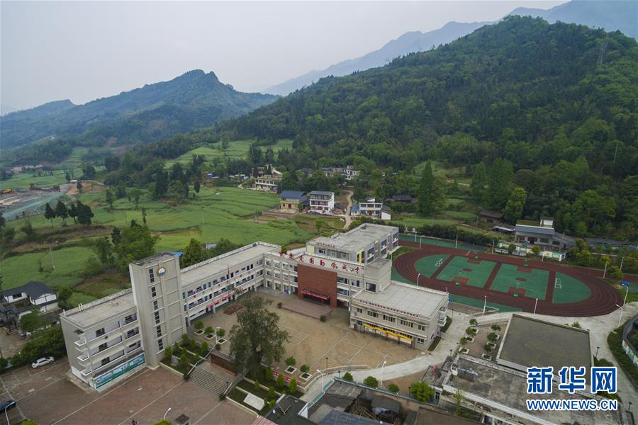 （習近平的小康故事·圖文互動）（4）“文明其精神，野蠻其體魄”——習近平同少年兒童的故事