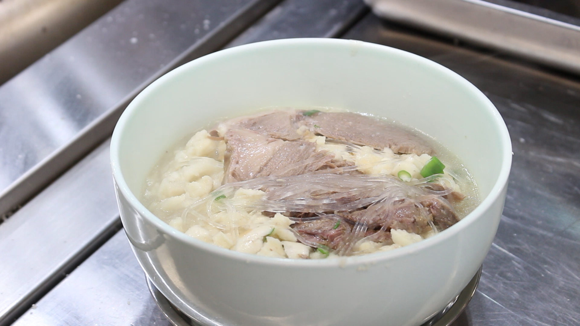 【陜菜大師和他們的拿手菜】烏平：“知足者常樂，食客愛吃我做的牛羊肉泡饃，就是我最大的滿足”_fororder_圖片8