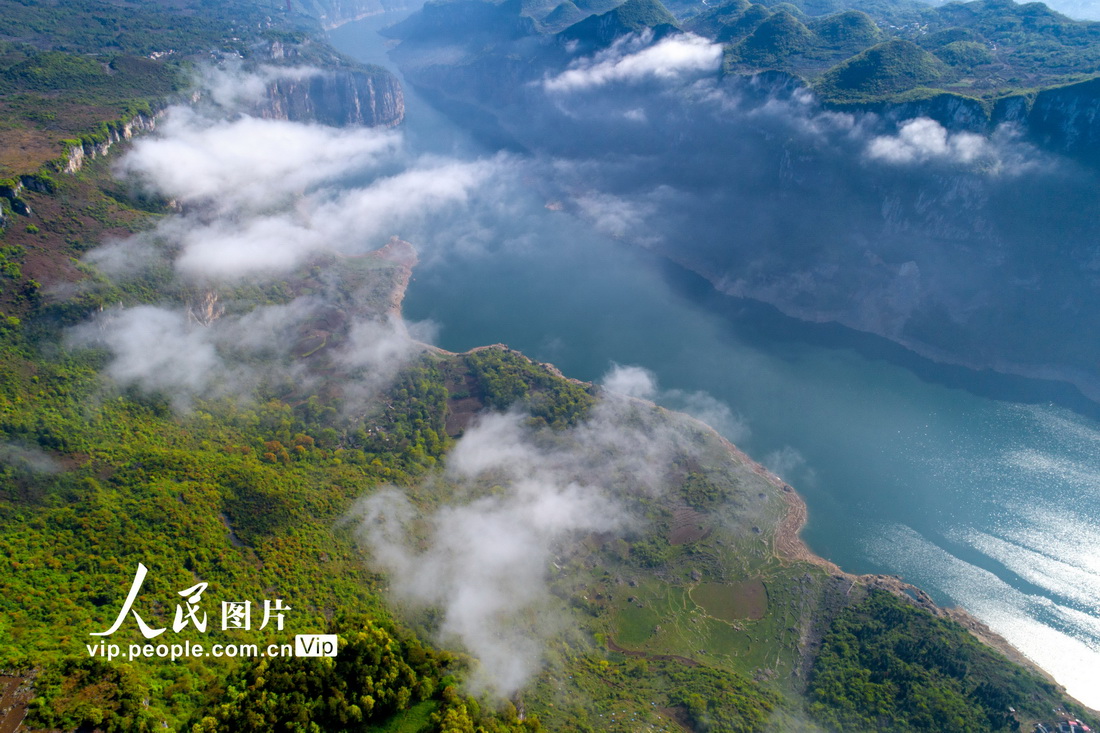 2022年4月3日拍攝的貴州省黔西市新仁苗族鄉(xiāng)境內(nèi)的烏江一級支流六沖河。