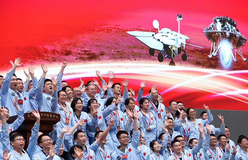 2021年5月15日，北京航天飛行控制中心青年科技人才群體慶祝我國首次火星探測任務著陸火星成功。 