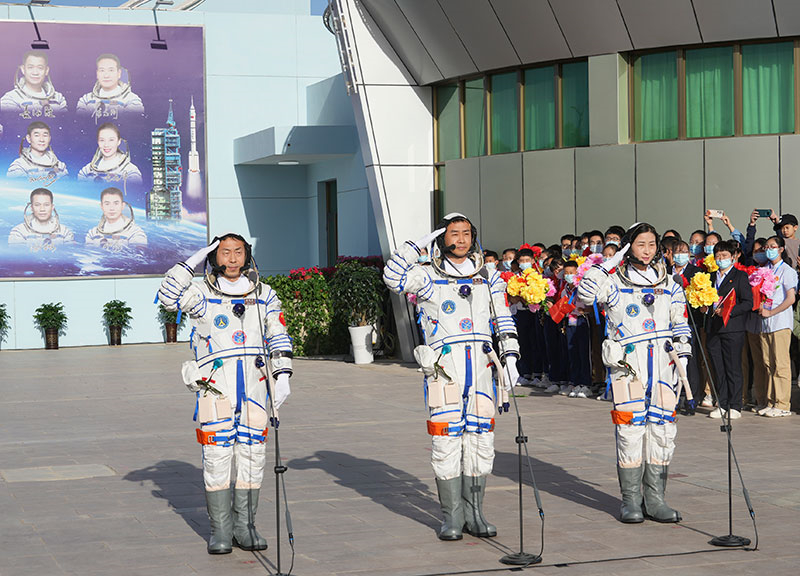 2022年6月5日，神舟十四號載人飛行任務航天員乘組出征儀式在酒泉衛(wèi)星發(fā)射中心問天閣廣場舉行。